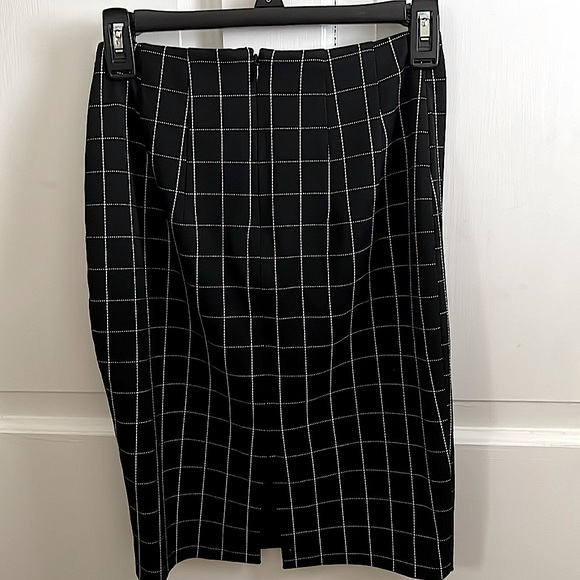 NWOT Express fully lined Pencil Skirt .Black and White Windowpane Look - Picture 3 of 3